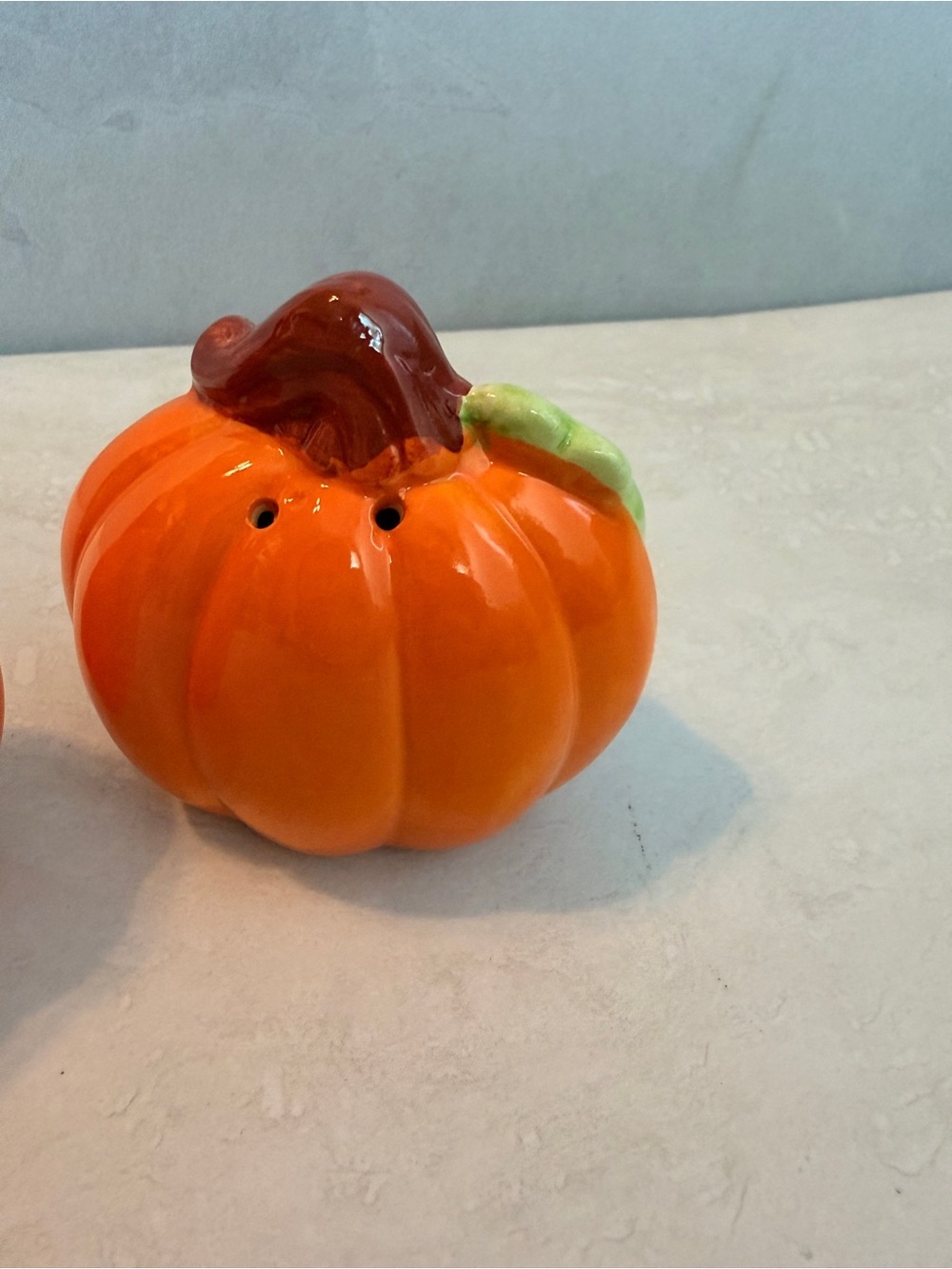 Ceramic Pumpkin Salt Pepper Shaker Set Halloween Fall Thanksgiving Decor - Picture 3 of 6
